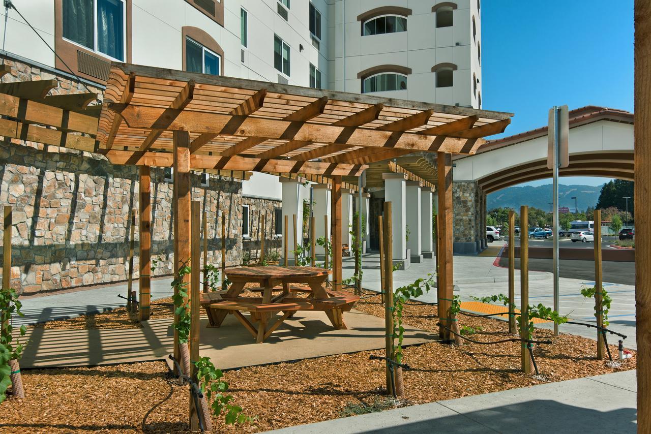 Oxford Suites Sonoma - Rohnert Park Eksteriør billede